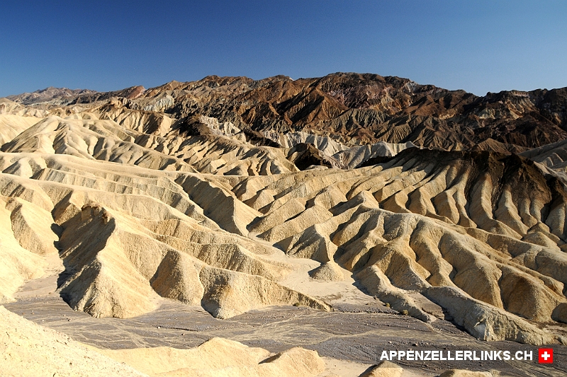Erosionslandschaft beim Zabriskie Point im Death Valley NP 