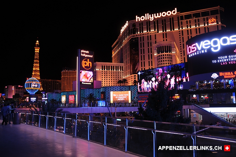 Las Vegas Strip und Planet Hollywood bei Nacht 