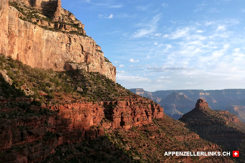 Schoener Blick auf die Gesteinsschichten des Grand Canyon Schöner Blick auf die Gesteinsschichten des Grand Canyon