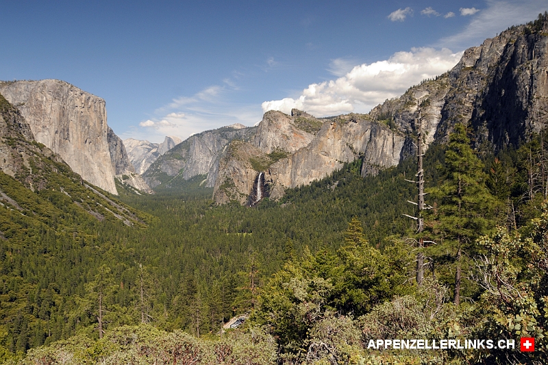 Sicht auf das Yosemite Valley oberhalb von Tunnel View 